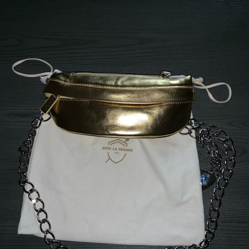 Avec La Troupe belt bag